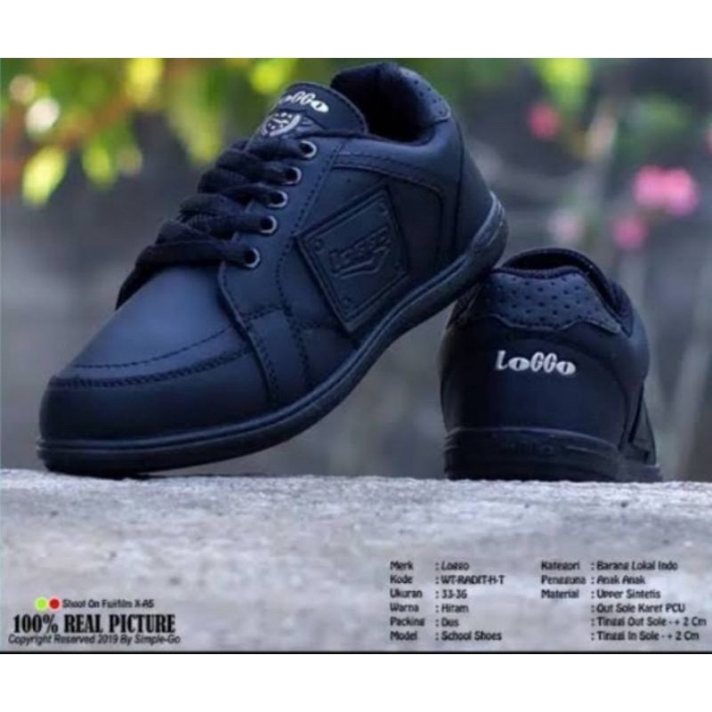 sepatu sekolah full hitam loggo