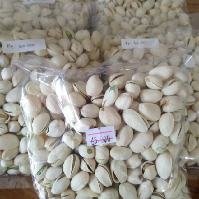 

Kacang Pistachio Oleh-Oleh Haji dan Umrah 250g