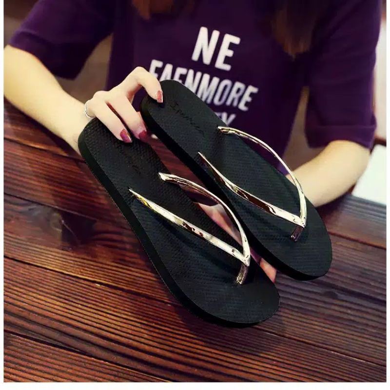Sandal Jepit Spon Metalik