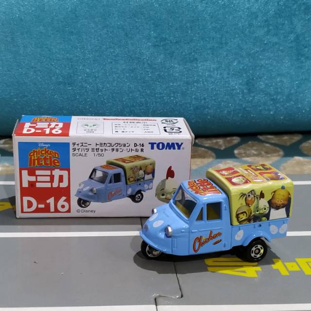 Tomica Disney D16 Daihatsu Midget Bemo Chicken Little biru