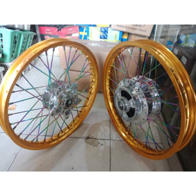 Sepaket Velg R15 new V3 - Vixion R 155 Velg Rossi Tromol crom  paketan sudah dirakit