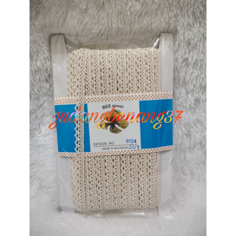 PER PAK Renda Rajut 1cm -1,5 cm/ 30 yard broken white