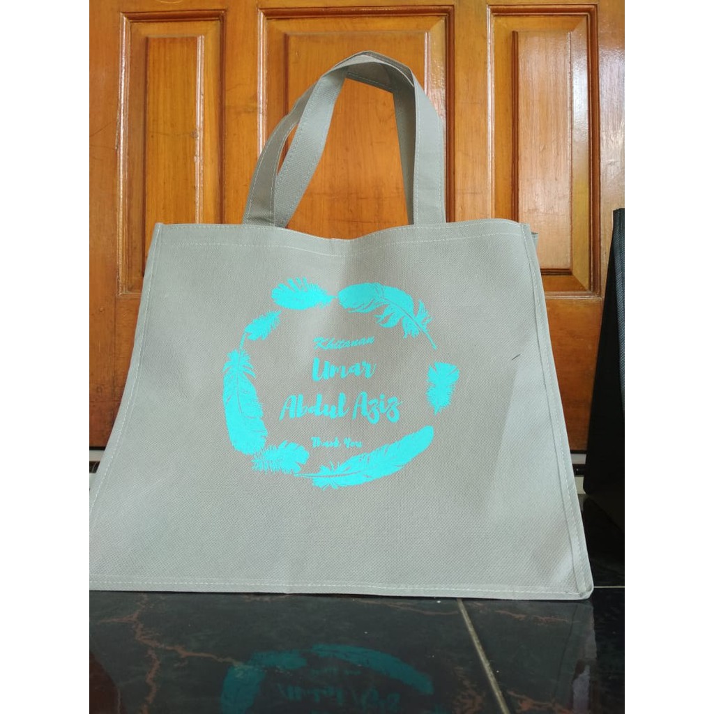 

Tas Kotak Nasi | Tas Tasyakuran | Tas Souvenir | Tas Bingkisan | Bahan Spunbond | 25x25x30