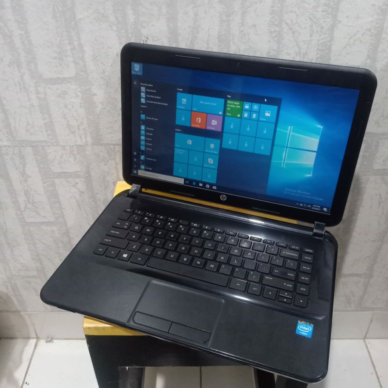 Laptop 14-d040TU Intel Celeron N2810 Ram 4GB HDD 500GB Layar 14 inch Windows 10 Full aplikasi siap pakai