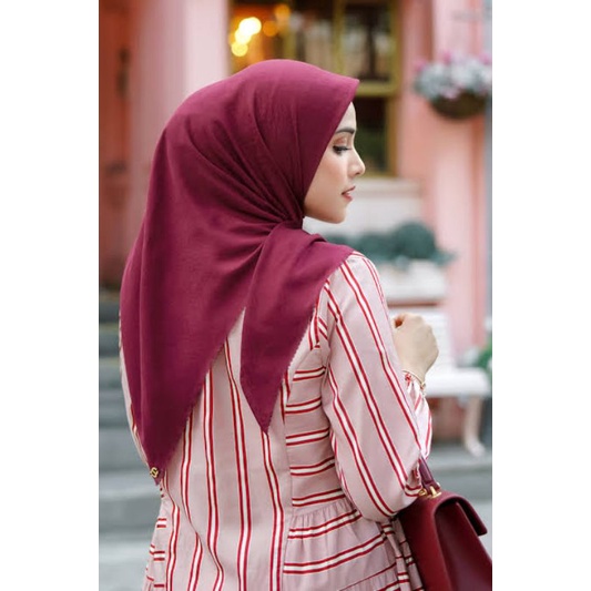 Preloved Tapis Embossed Ruby Buttonscarves