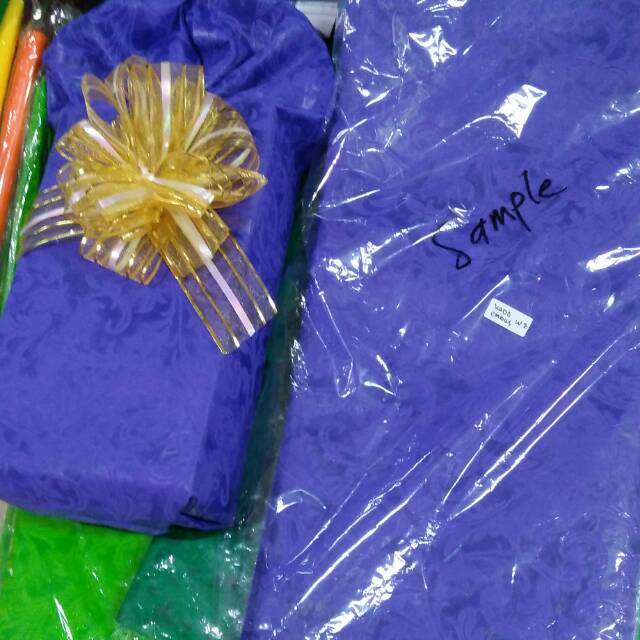 

Kertas kado embos