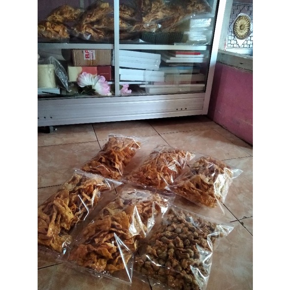 

jajanan home made/cupitan/krupuk bawang