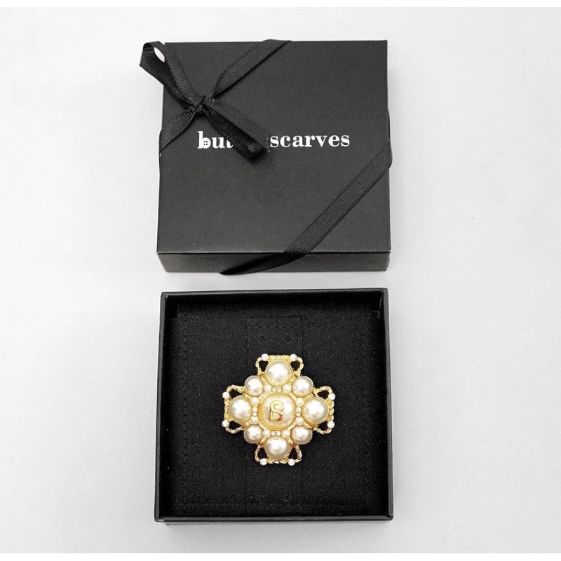 NEW  The Royale Brooch by Buttonscarves