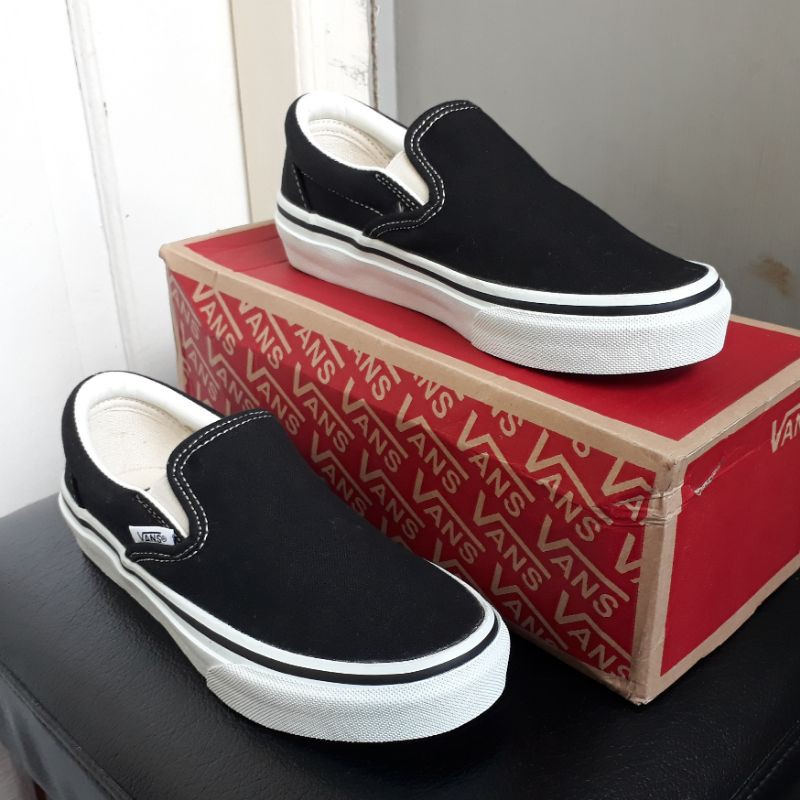 ORI SALE Vans Women Slip On V98CLA Black/White japmar (JAPAN MARKET) Sepatu Wanita