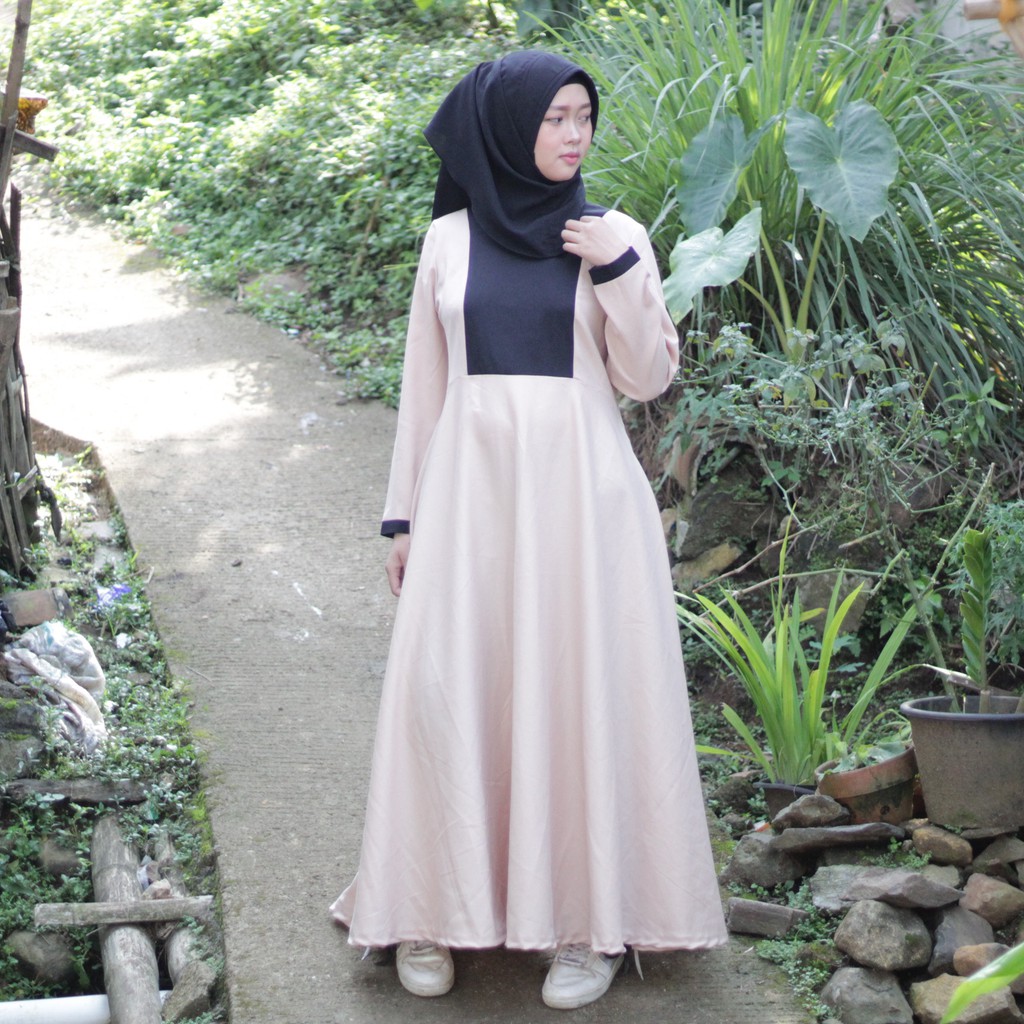 Gamis Bahan Moscrepe Warna Mocca Kombinasi Hitam/Batik