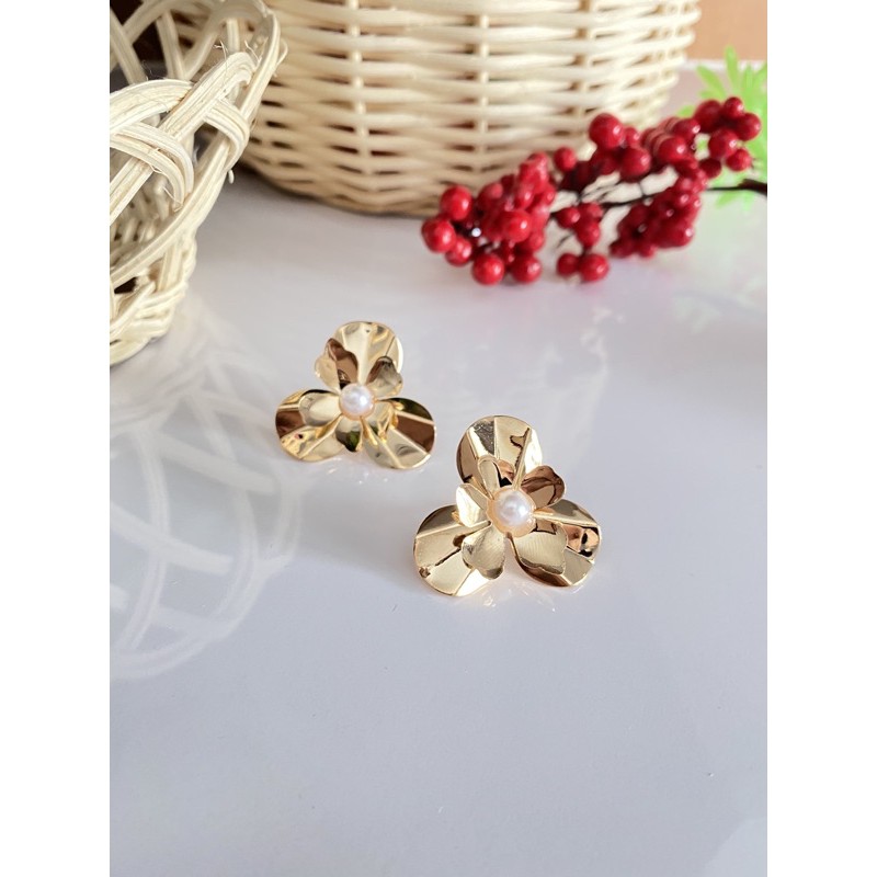 Anting bunga kelopak 3 mutiara tanam AT 76233