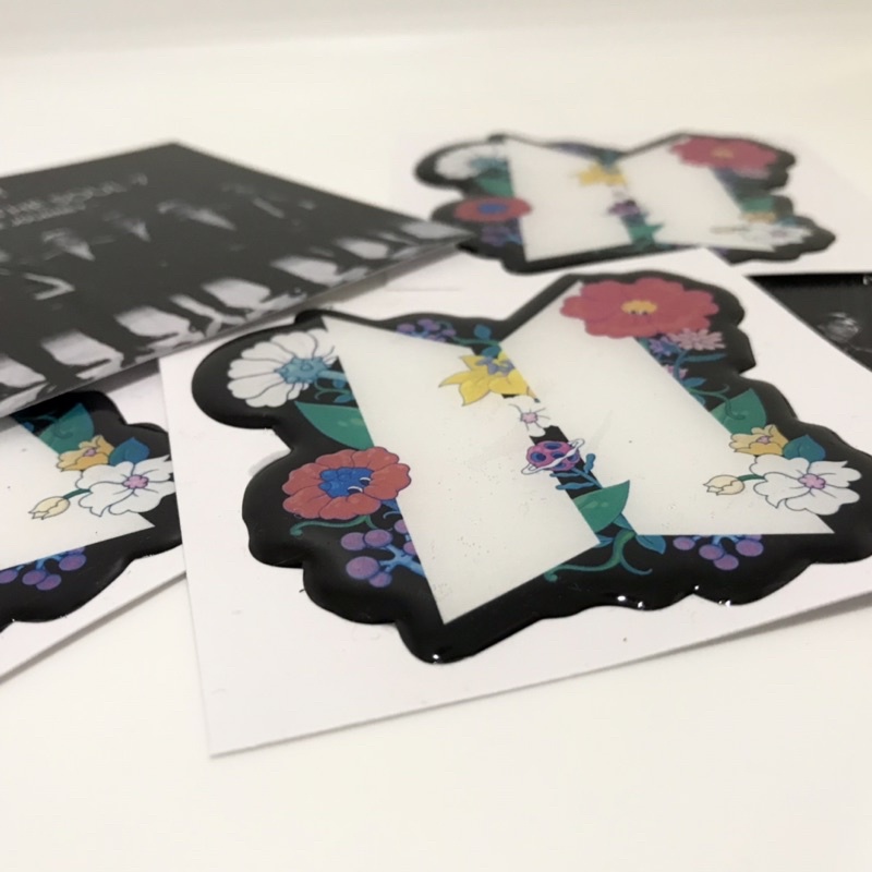 

(emblem) stiker timbul BTS Map of The Soul bonus postcard unOfficial