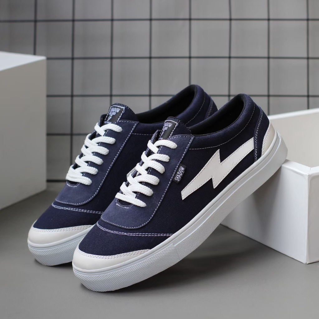 Sepatu Casual Pria _ Sepatu Sneakers Pria Kanvas Hitam Navy Original Kekinian Terbaru Gaya Muda Terlaris Sekolah Kuliah Kerja