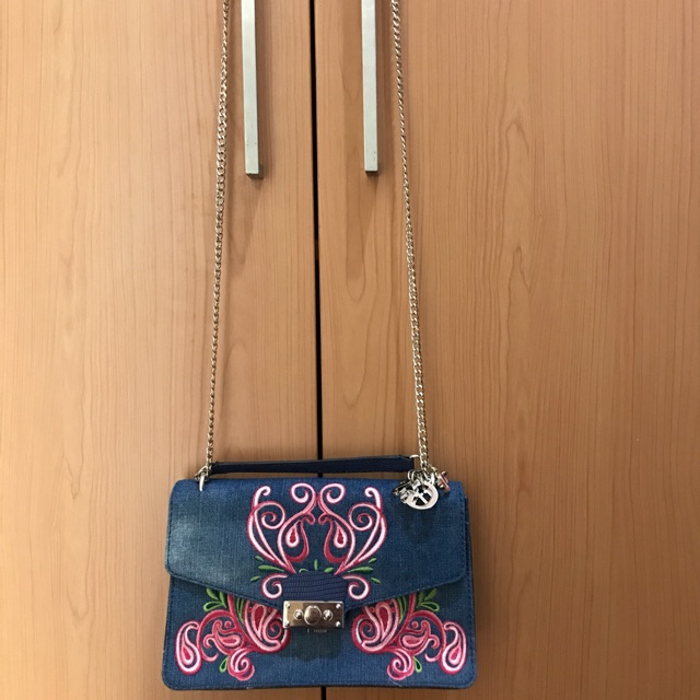 Preloved guess jeans bag