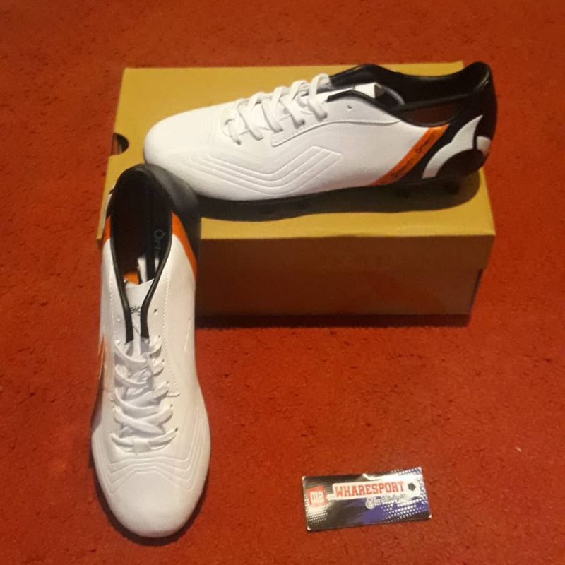 Sepatu Sepak Bola Ortuseight