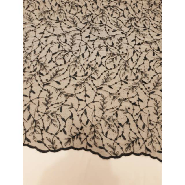 Tile akar mutiara motif daun