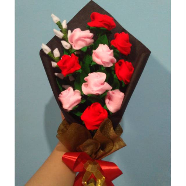 Buket Bunga Mawar Flanel Rose Hand Bouquet Dengan Background Hitam