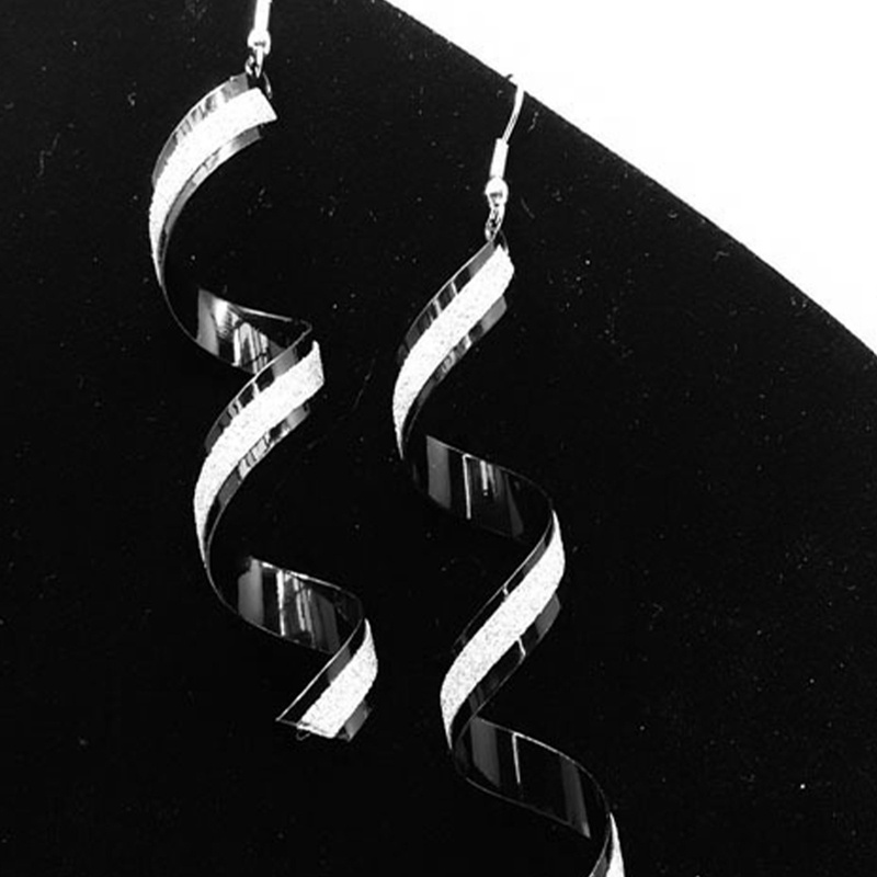 Anting Gantung Panjang Model Spiral Untuk Wanita