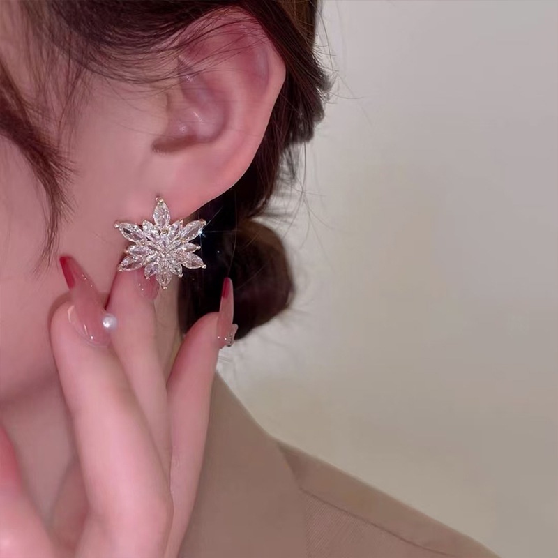 Anting Kristal Bentuk Bunga Untuk Wanita