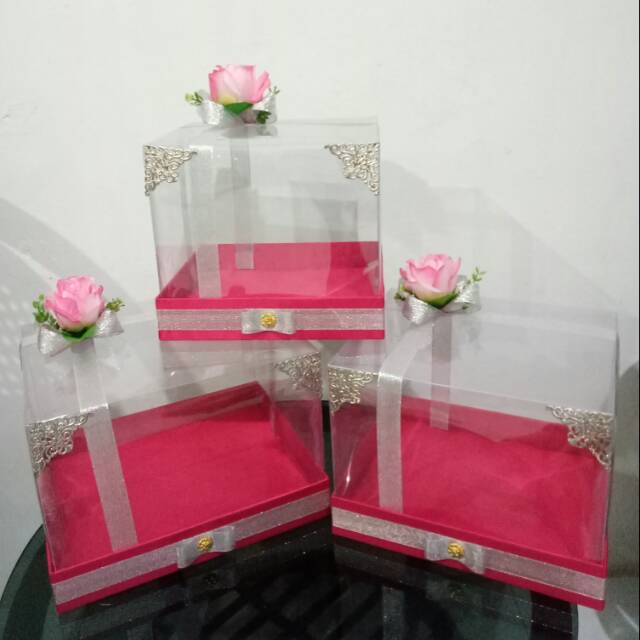 

Kotak hantaran pink fanta isi 3 box