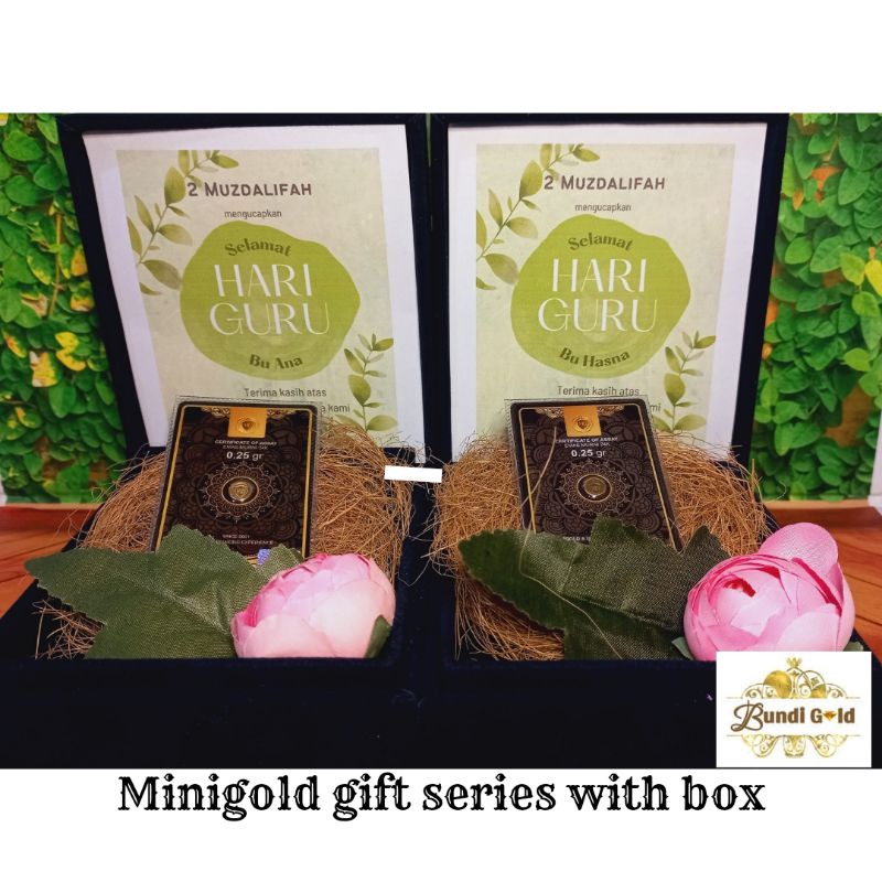 

Box Hias Bludru warna navy