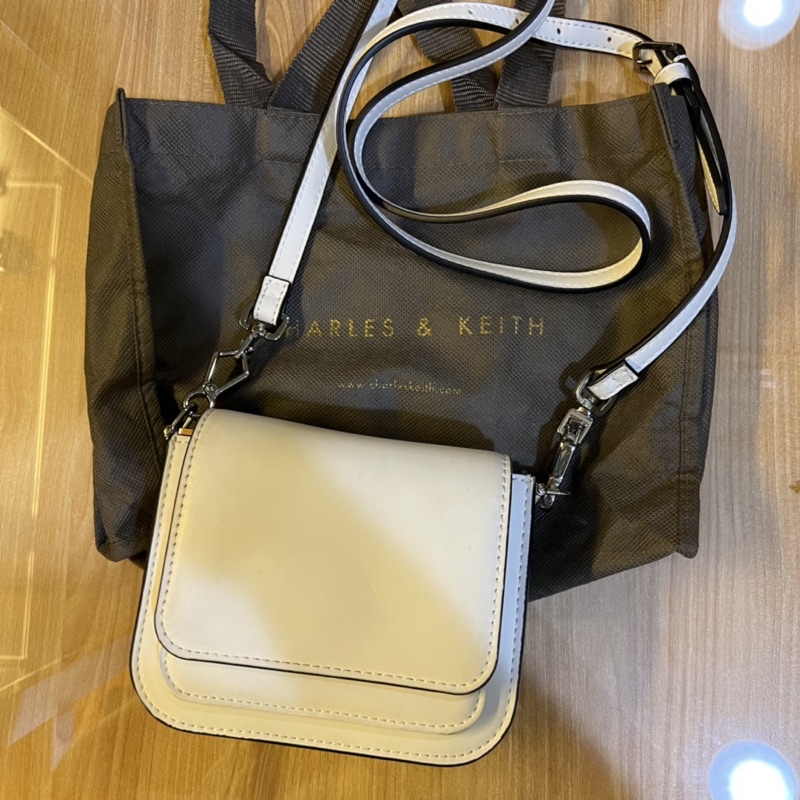 [PRELOVED] CHARLES & KEITH White Crossbody & Belt Bag (14 x 11,5 cm) - HARGA NETT