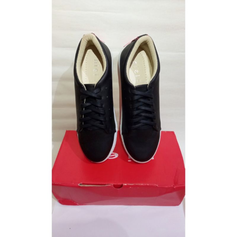 Sepatu Niel Sneaker Wanita Grizelle Synthetic Leather Black (size 38)