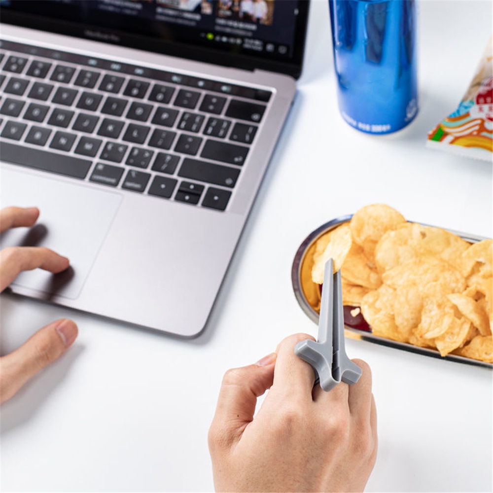 SUYOU New Play Games Hand Phone Finger Chopsticks Accessory Creative Anti-dirty Lazy Assistant Clip Snacks/Multicolor