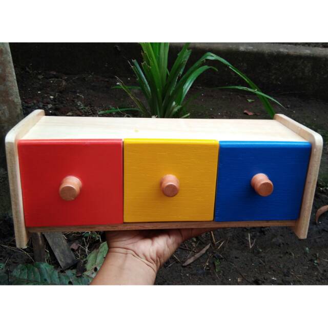 

Montessori loker post box