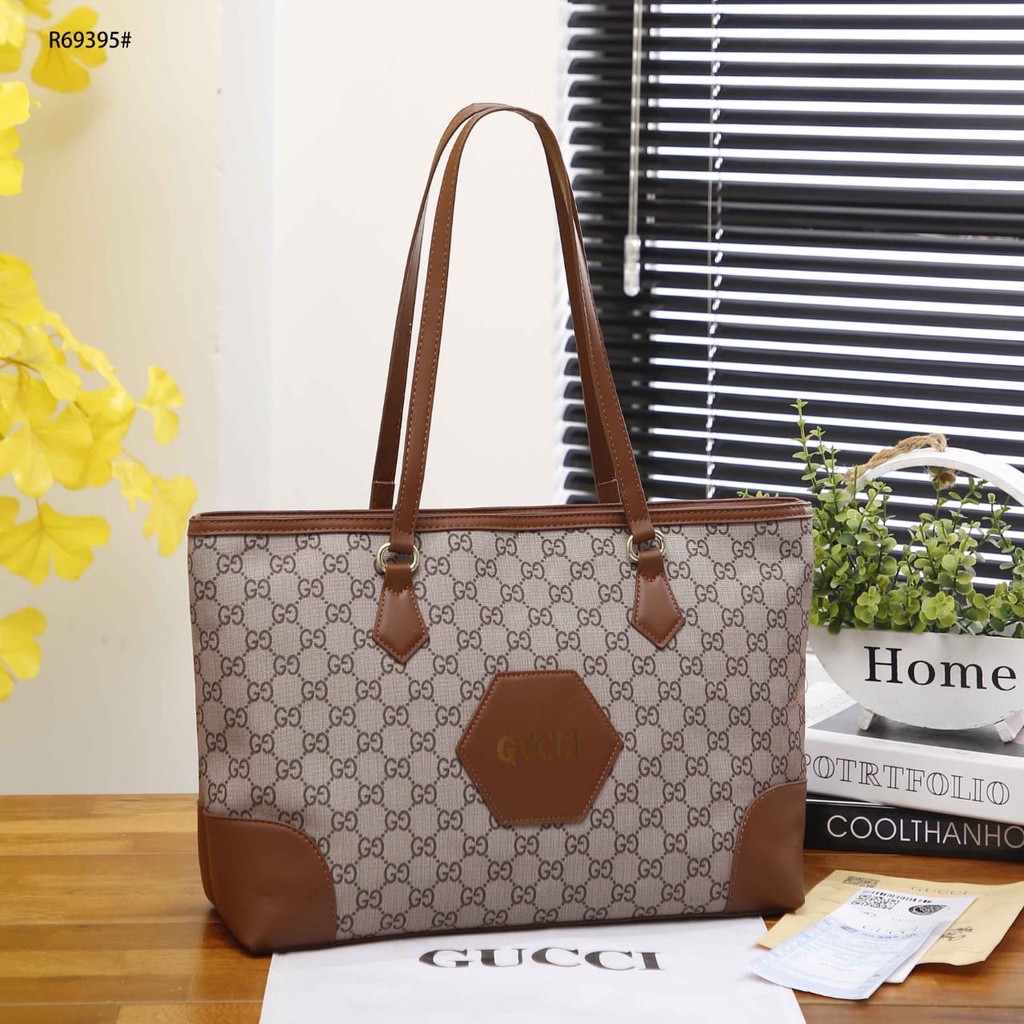 GC Gold Hardware Tote Bag R69395