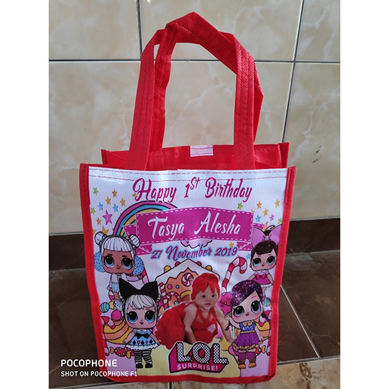 

TAS ULTAH BESAR UK 18 x 14 x 35 ( PxLxT )