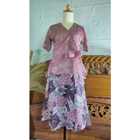 KEBAYA SEKAR | KEBAYA REMAJA | KEBAYA IBU DAN ANAK | KEBAYA CANTIK | KEBAYA WISUDA | KEBAYA BRUKAT |