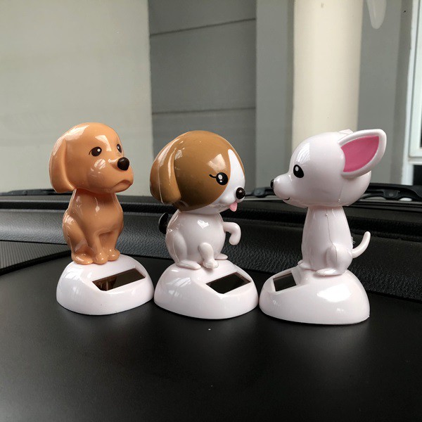 DOGGY ANJING SOLAR POWER Boneka Figure Miniatur Pajangan Mobil Goyang Kepala Shacking Head