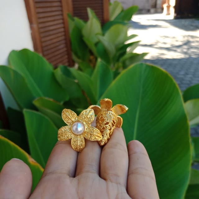 GIWANG BUNGA MUTIARA