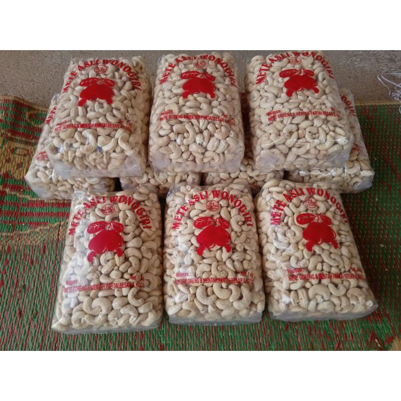 

Kacang mede atau kacang mete panen baru
