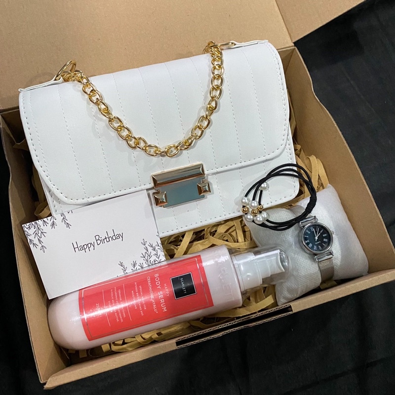 [B8701]HAMPERS TAS DAN SCARLETT/GIFT BOX CEWEK/HADIAH ULANG TAHUN/KADO PACAR/KADO VALENTINE/KADO ANNIVERSARY/KADO WEDDING/KADO WISUDA/HADIAH TAS CEWEK/HAMPERS LEBARAN/HAMPERS RAMADAN