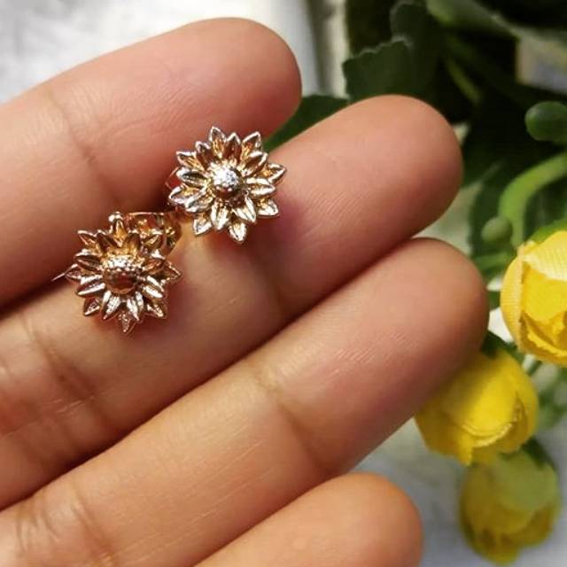 Anting matahari lapis emas