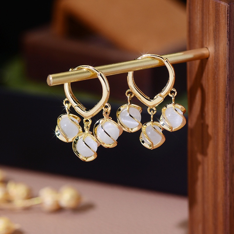 Anting Stud Desain Bunga Anggrek Kelinci Pita Gaya Vintage Korea Minimalis Untuk Wanita