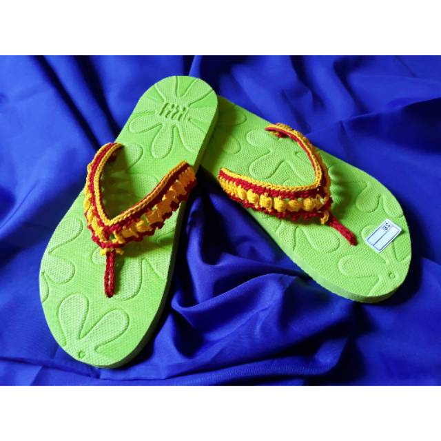 Sandal jentik manis