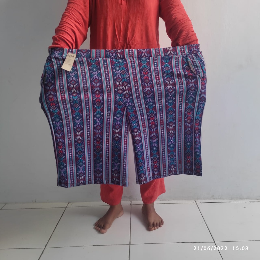 celana kulot pendek super jumbo motif songket