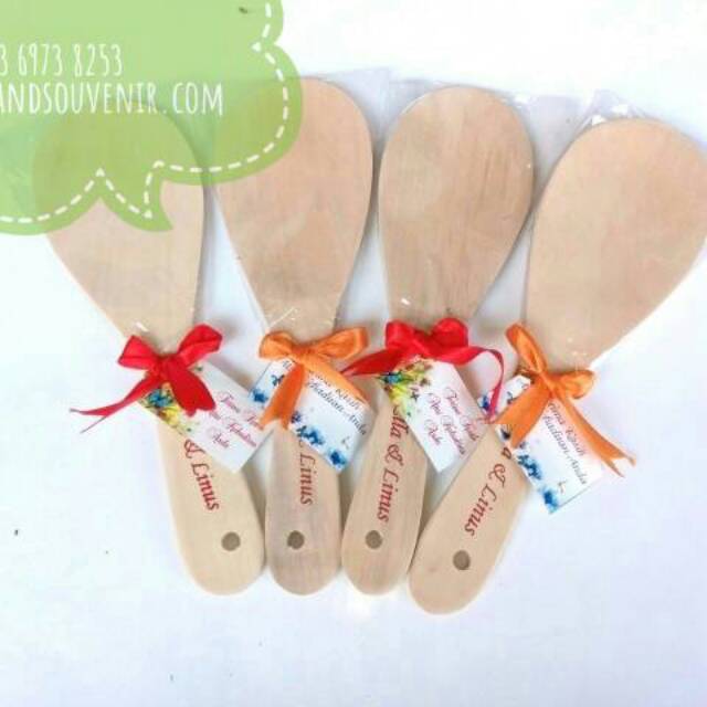 Souvenir centong kayu