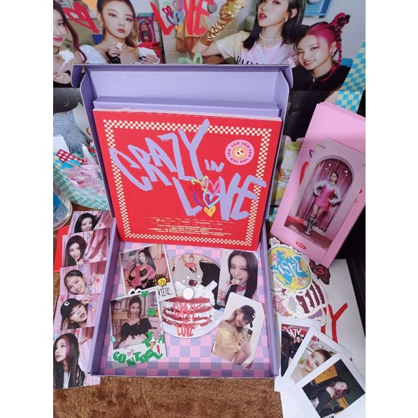 WTS WTT Itzy Crazy In Love Photocard, Polaroid & Standee