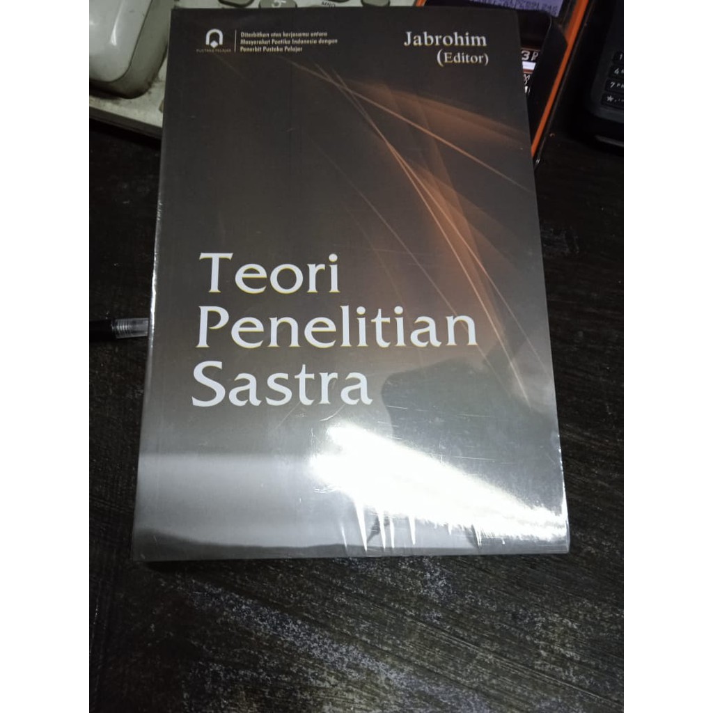 

Teori Penelitian Sastra - Pustaka Pelajar