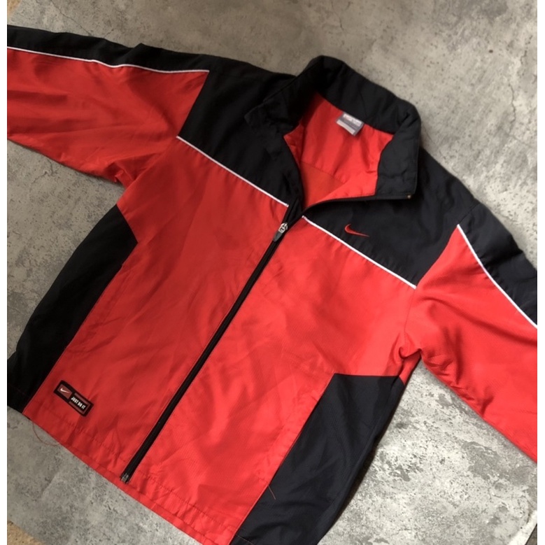 THRIFT NIKE JAKET VINTAGE SECOND