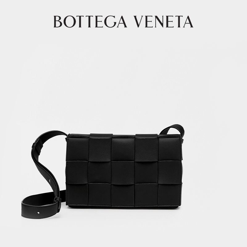 BOTTEGA VENETA men and women can carry classic CASSETTE sheepskin crossbody bag