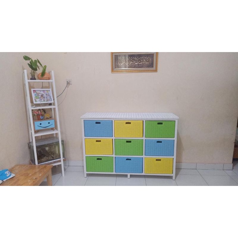 Lemari laci 9 rotan sintetis