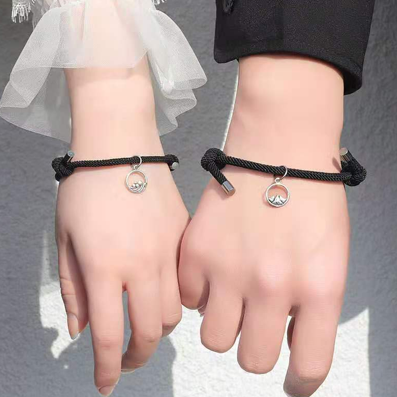 2 Pcs Gelang magnet Adjustable Bahan alloy Warna silver Untuk Pasangan