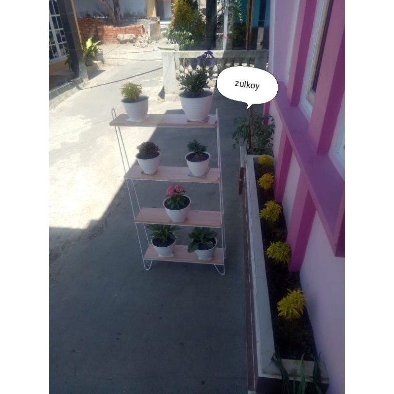 Rak pot bunga besi 4 susun alas kayu - Rak Tanaman unik besi