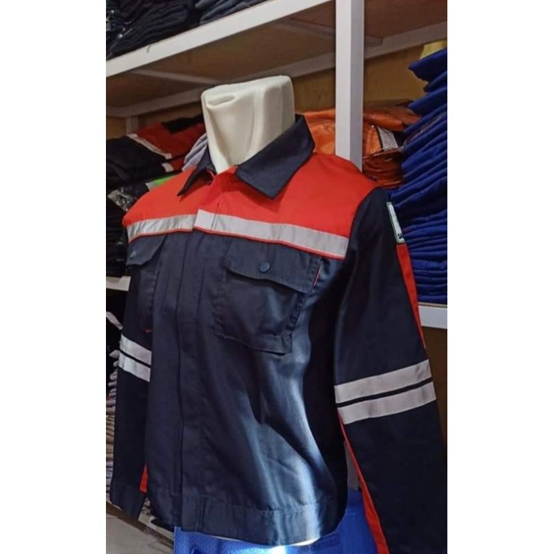 RESLETING MERAH KOMBINASI NAVY BAJU SERAGAM SAFETY BERLOGO K3 WEARPACK ATASAN BENDERA