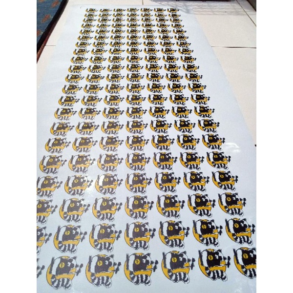 

sticker printing+cutting bahan kertas chromo ukuran A3